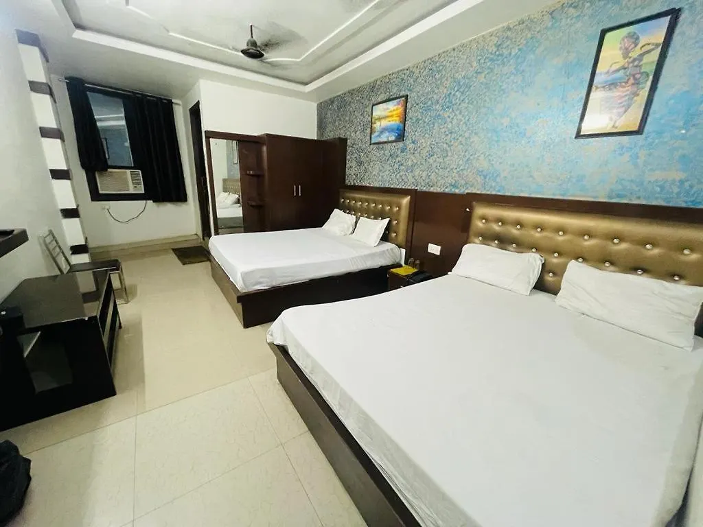 Premium Boston Rooms Family Hotel Agra