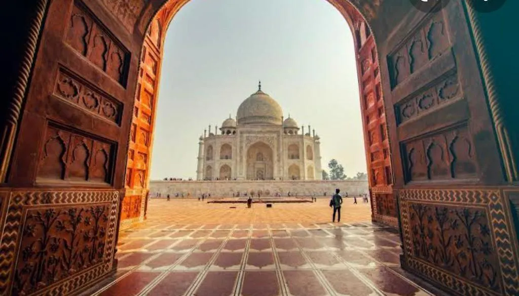 Premium Boston Rooms Family Hotel Agra
