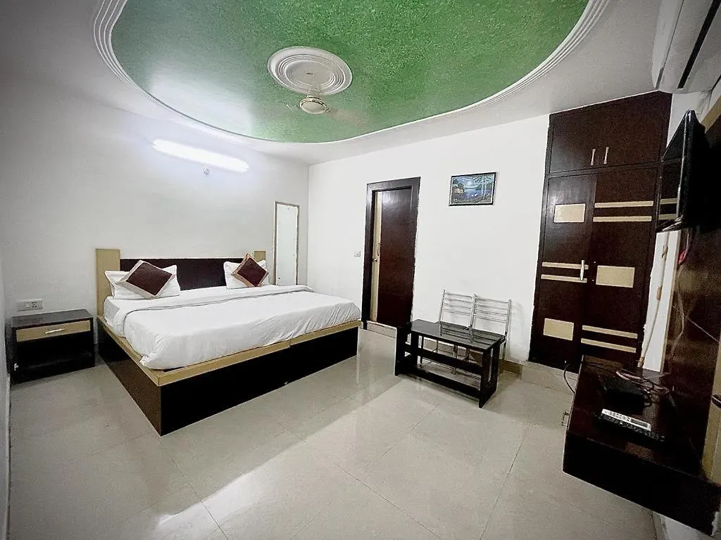 Premium Boston Rooms Family Hotel Agra  Ινδία