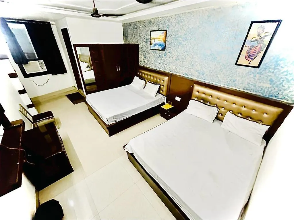 Premium Boston Rooms Family Hotel Agra