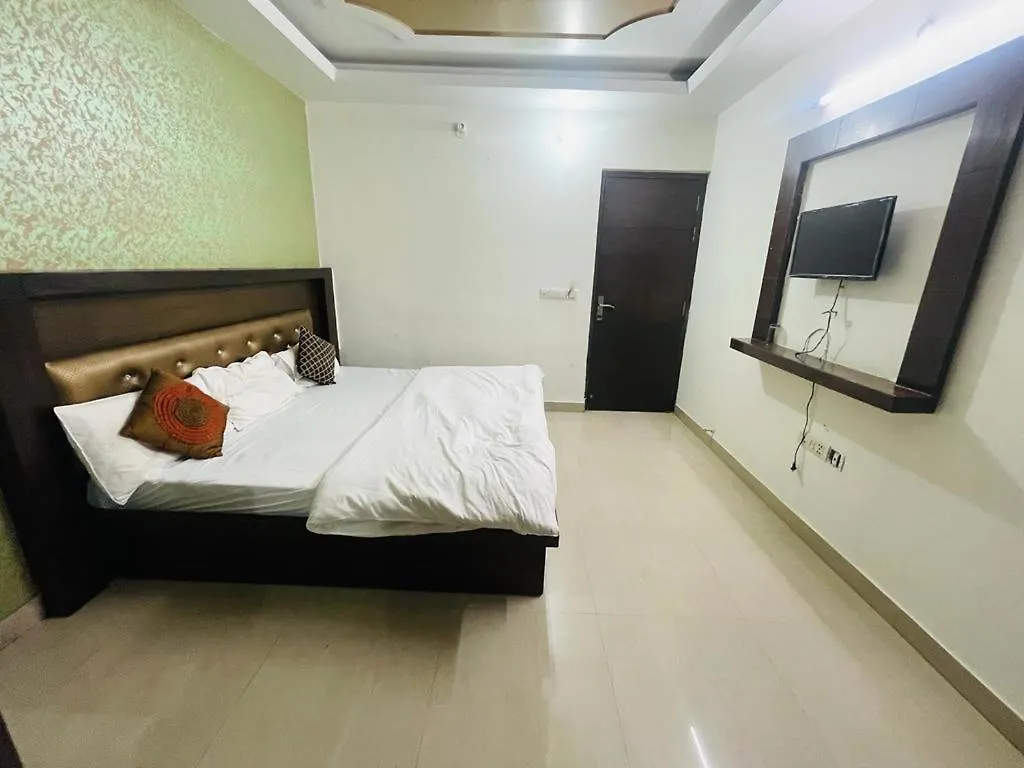 Premium Boston Rooms Family Hotel Agra
